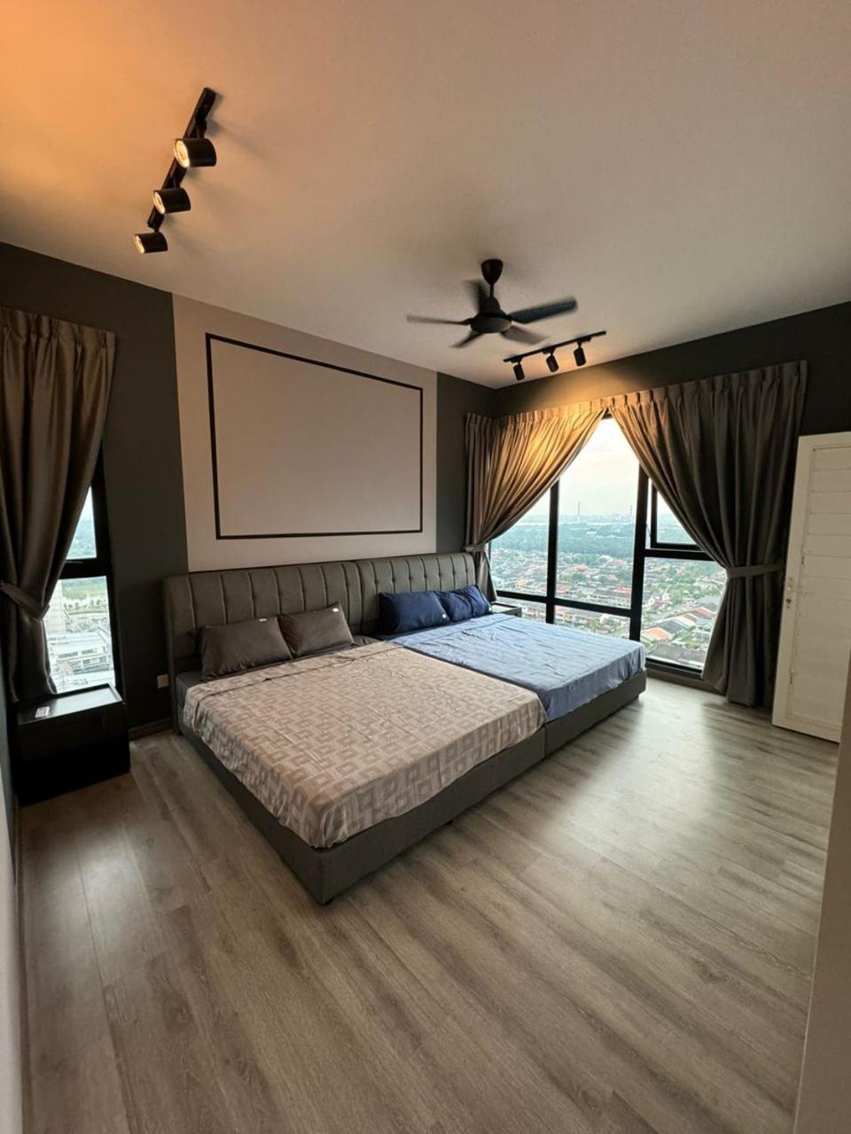 Jb Mosaic Southkey Midvalley #3br #up To 14 Pax * Johor Bahru
