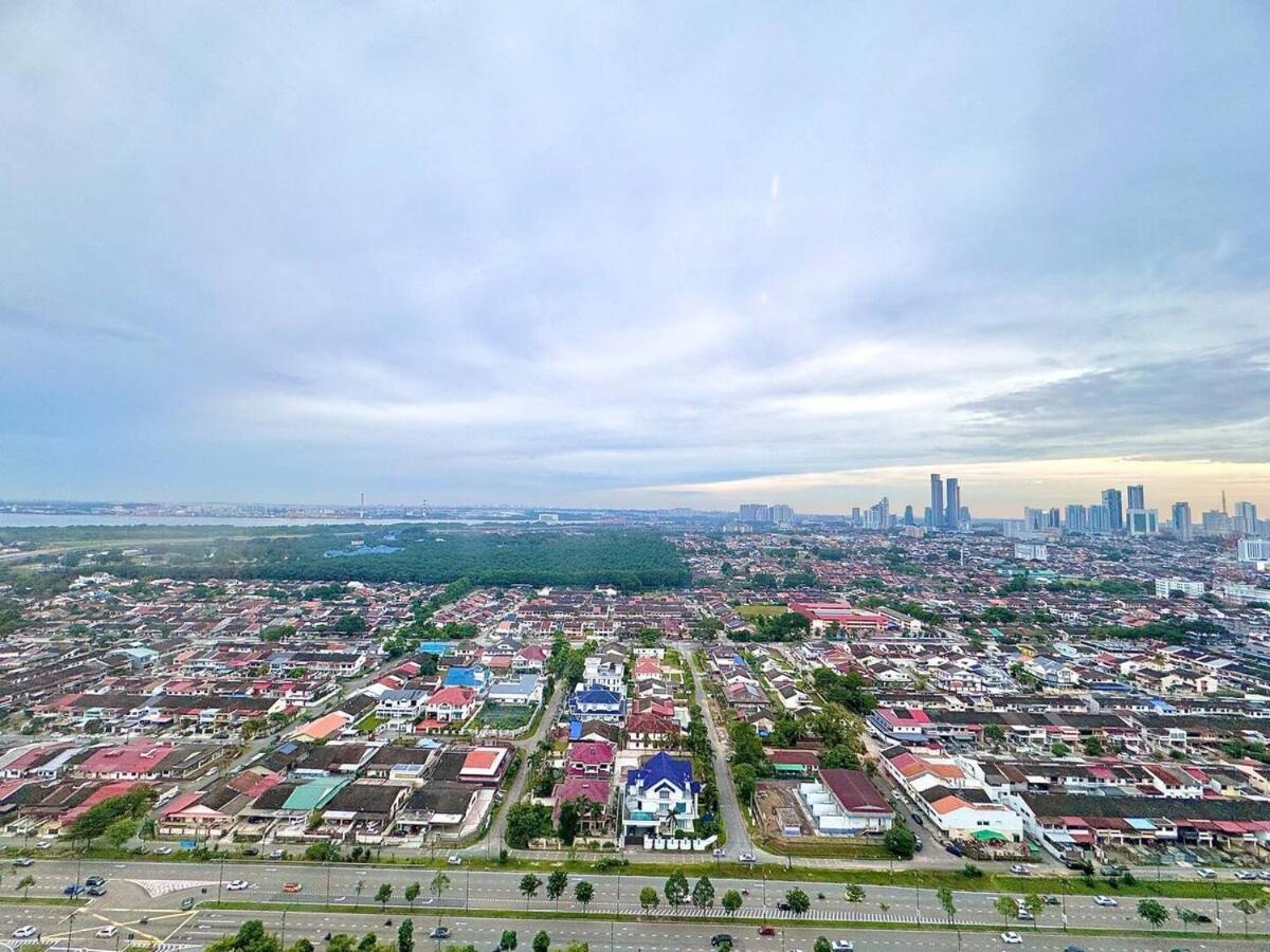 Jb Mosaic Southkey Midvalley #3br #up To 14 Pax * Johor Bahru