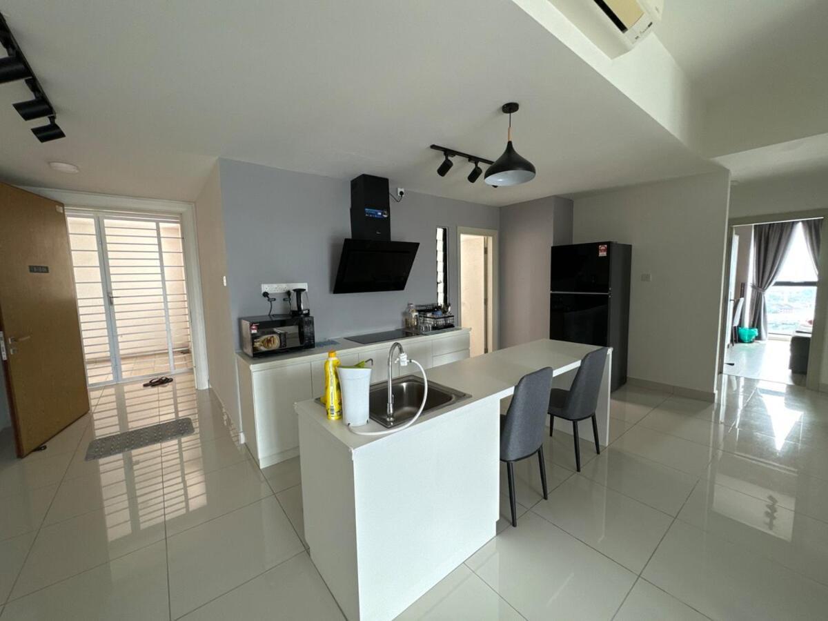 Jb Mosaic Southkey Midvalley #3br #up To 14 Pax Pangsapuri Johor Bahru